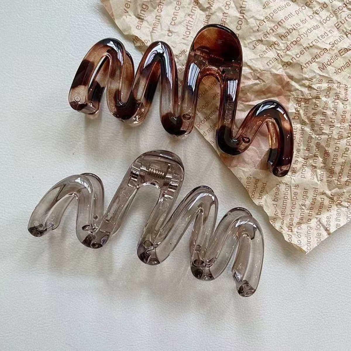 Hair Clip Women Y2K Wavy High Glossy Amber Brown 11cm Lightweight Plastic Clip