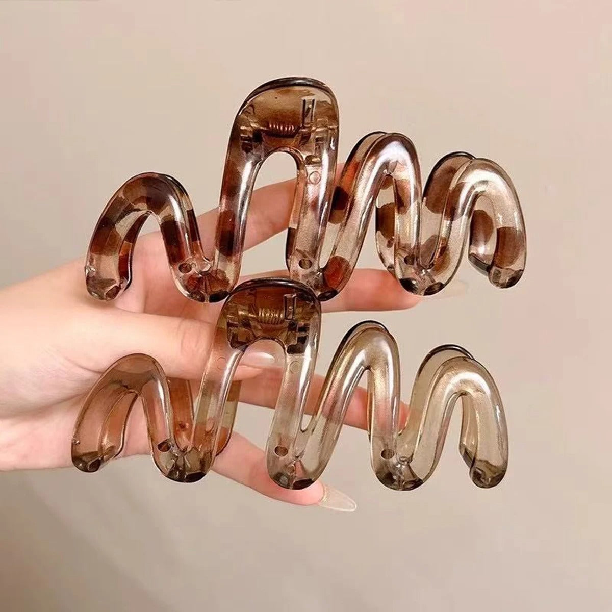 Hair Clip Women Y2K Wavy High Glossy Amber Brown 11cm Lightweight Plastic Clip