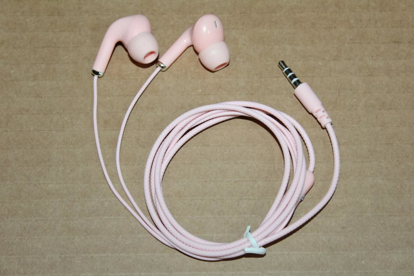 Pink earphones Wired Earphone Mobile Phone PC Laptop tablet 1 x Pink earphones